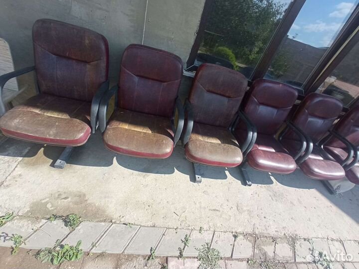 Кожаное кресло бу
