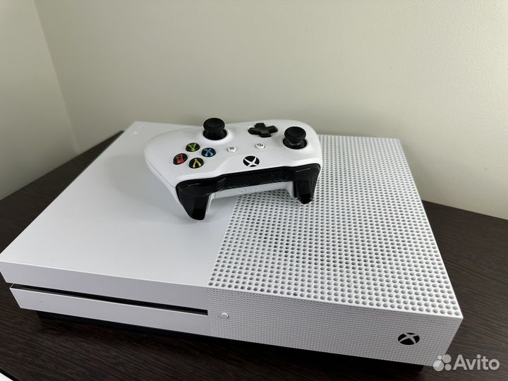 Xbox One S 1tb с дисководом