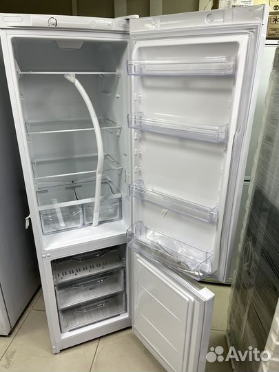 Холодильник Indesit DS 320 W