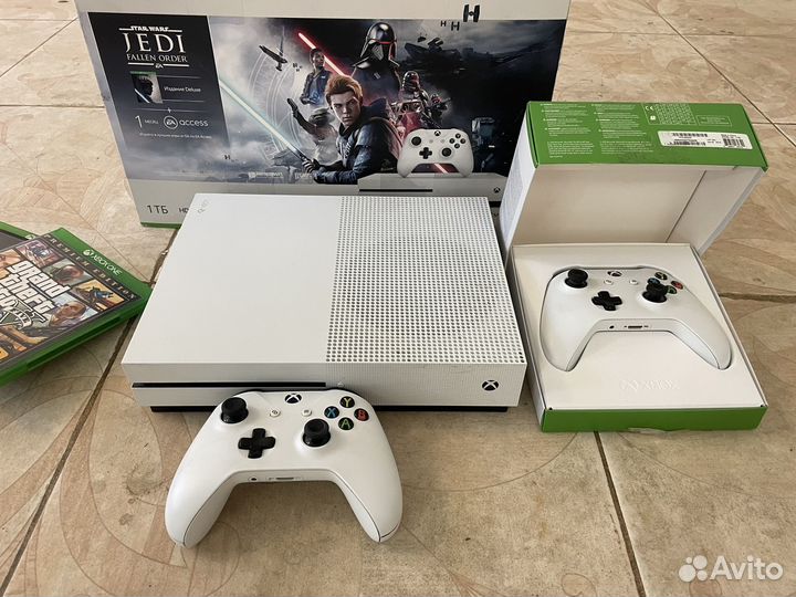 Xbox one s 1tb 2джостика и игры