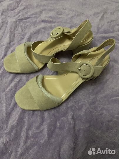 Босоножки женские