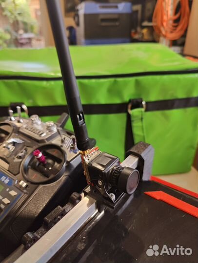 Прикормочный кораблик uniвоат с эхолотом,камерой