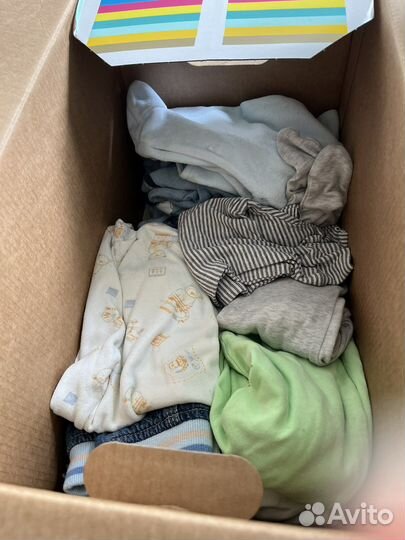 2 коробки вещей на мальчика с 0 до 6 месяцев
