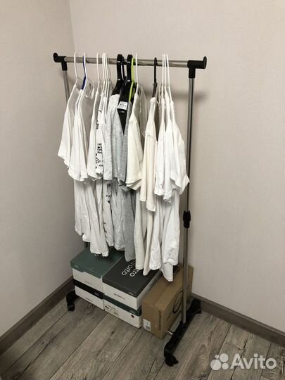 Вешалка напольная на колесиках