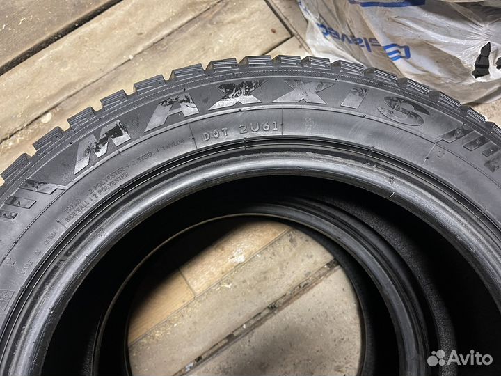 Maxxis ArcticTrekker NP3 215/55 R17