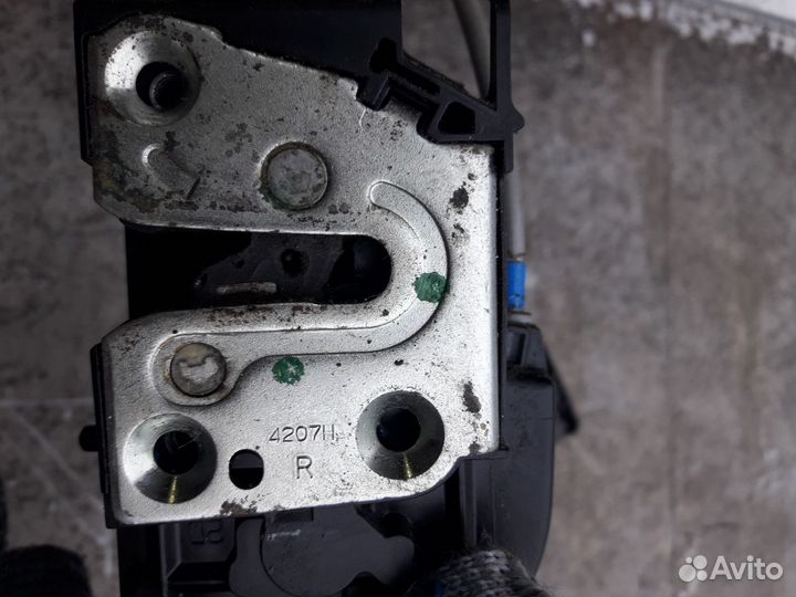 Замок двери Nissan Note e11