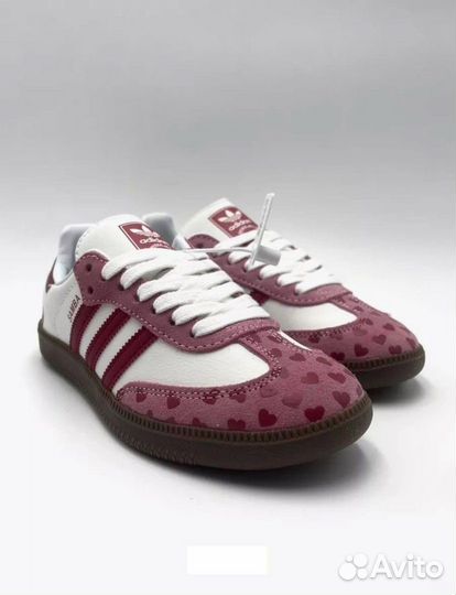 Кроссовки женские