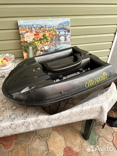 Прикормочный кораблик с эхолотом