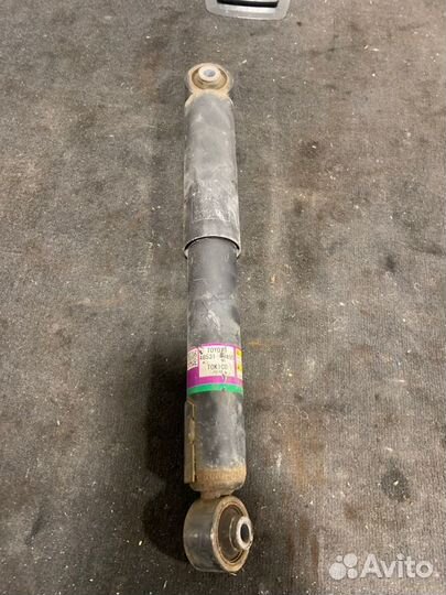 Стойка амортизатора задняя Lexus Rx IV 2015-2023