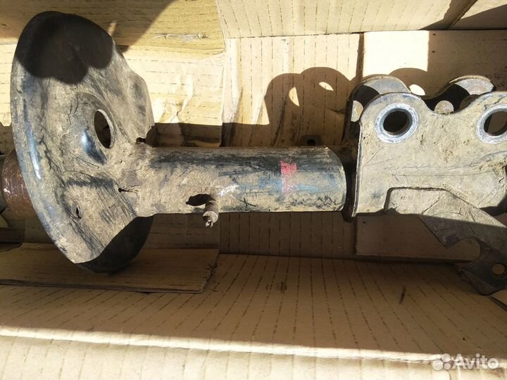 Стойки передние Toyota