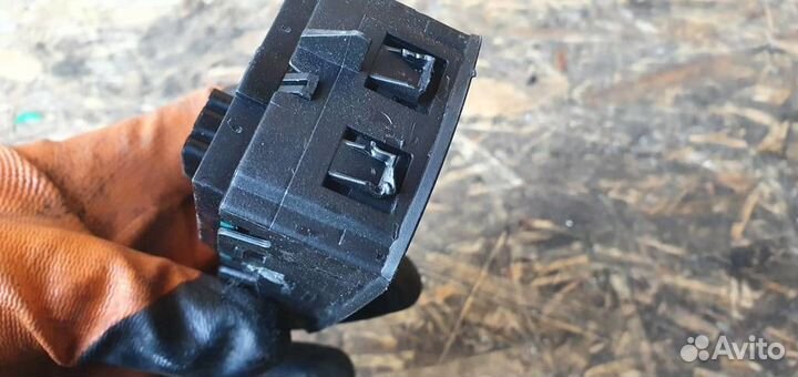 Блок управления стеклоподъемниками Opel Insignia