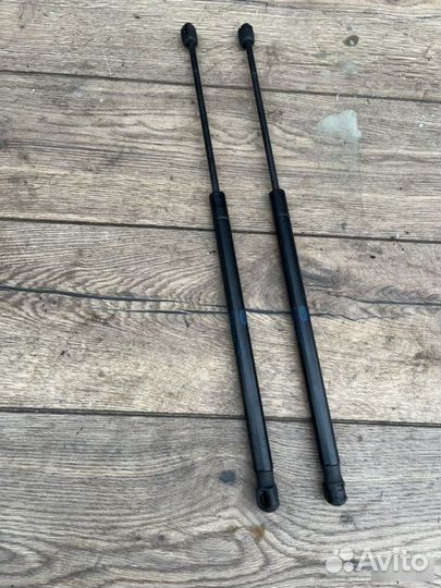 Амортизатор крышки багажника Land Rover Sport 3.0