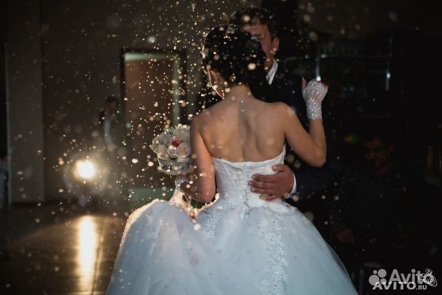 Продаю Свадебное платье со шлейфом