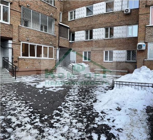 4-к. квартира, 80 м², 1/5 эт.