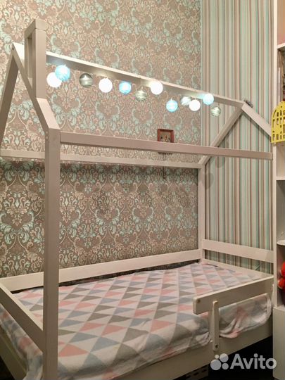 Кровать-домик с ортопедическим матрасом