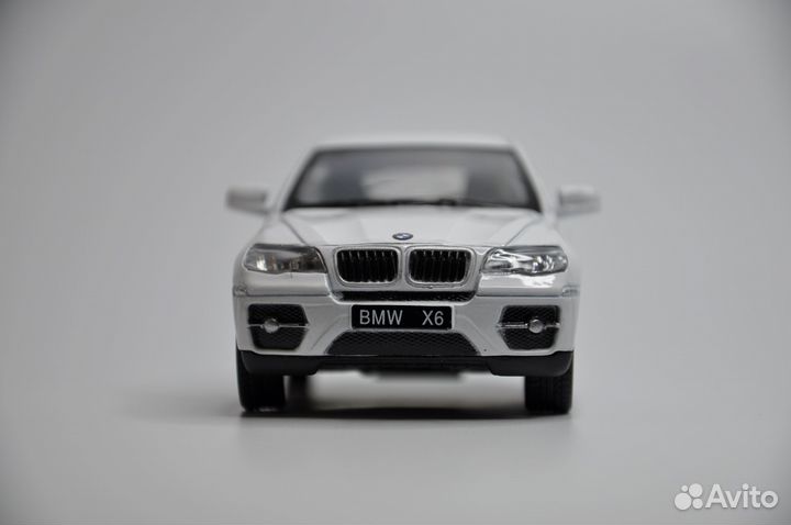 Модель автомобиля BMW X6 металл