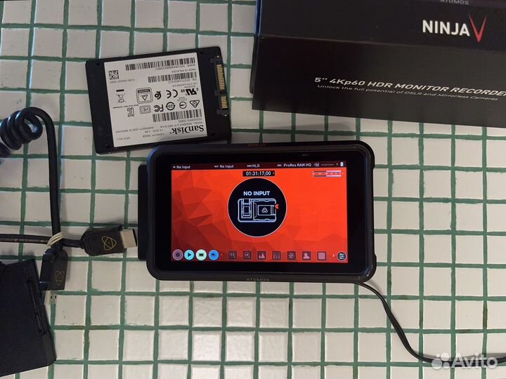 Видеорекордер Atomos Ninja V монитор