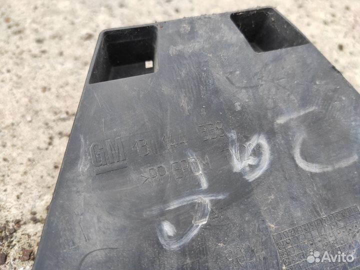 Усилитель нижний переднего бампера Opel Zafira B