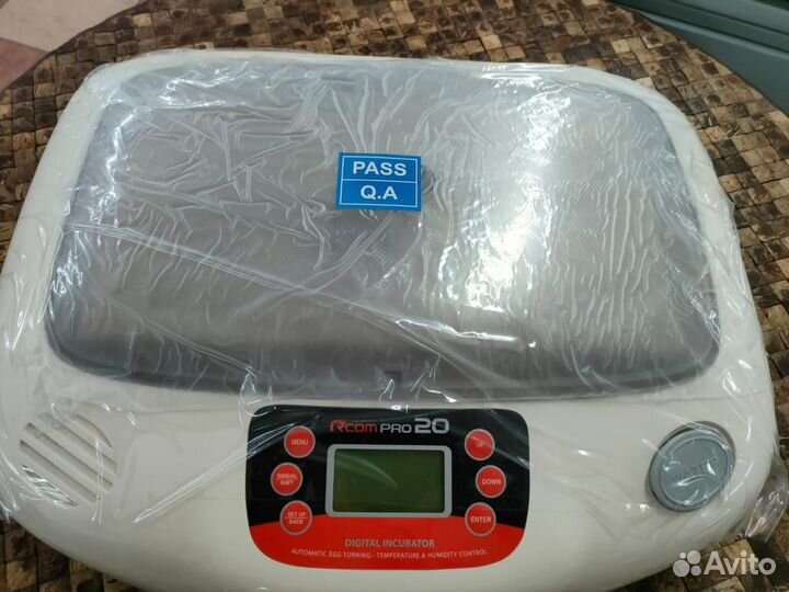 Автоматический инкубатор на 20 яиц: R - COM 20