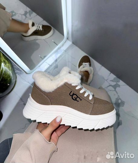 Зимние кроссовки UGG с мехом разные цвета