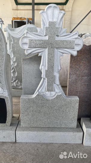 Памятники, оградки, портреты