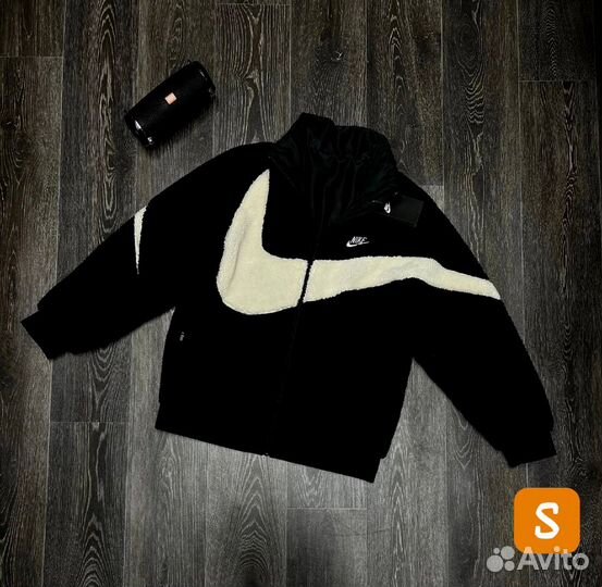 Куртка Nike новая
