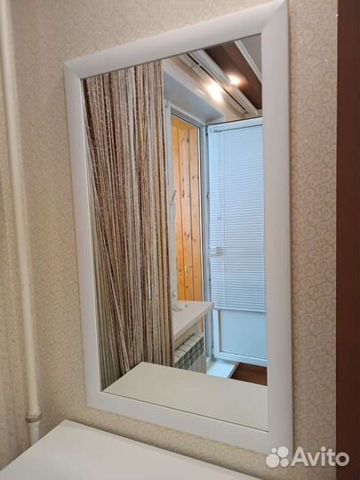 Туалетный столик с зеркалом