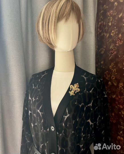 Monet. Геральдическая брошь 