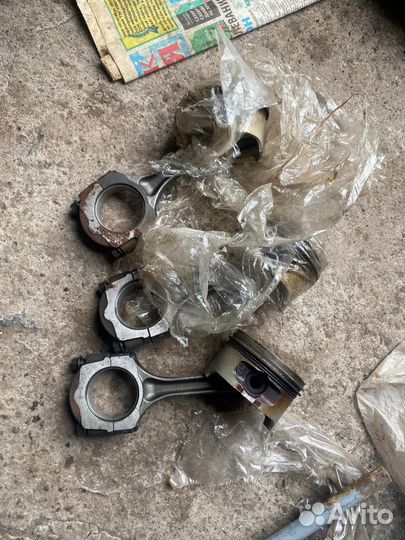 Поршень с шатуном рено