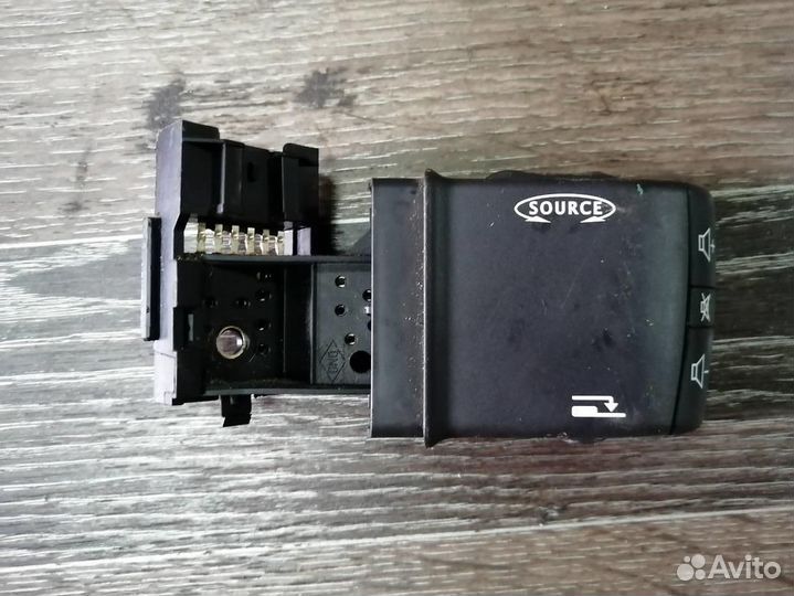 Пульт управления магнитолой Рено Меган 2