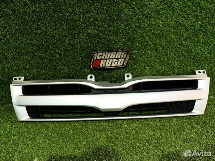 Решетка радиатора Toyota Hiace KDH206