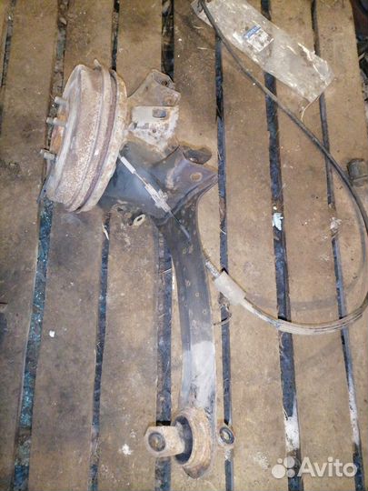 Кулак задний левый Ford Focus