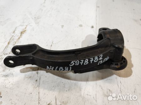 Кронштейн переднего амортизатора