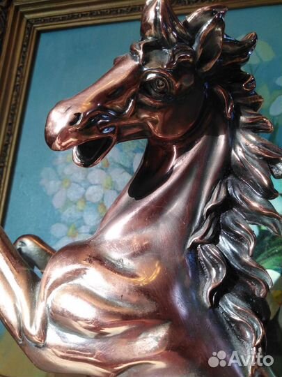 Статуэтка Конь