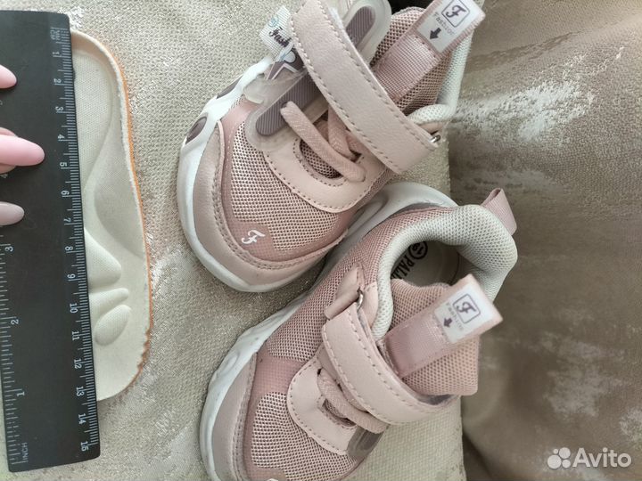 Продам кроссовки для девочки