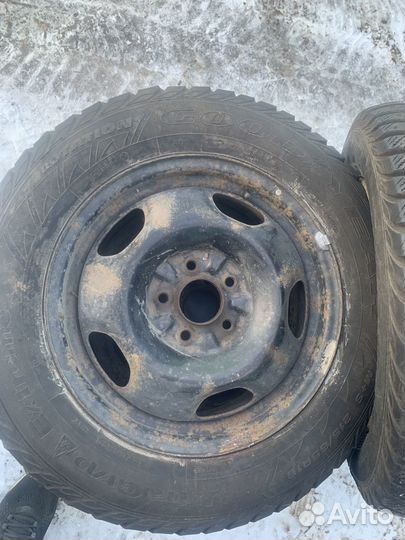 Goodyear UltraGrip Extreme 215/65 R16