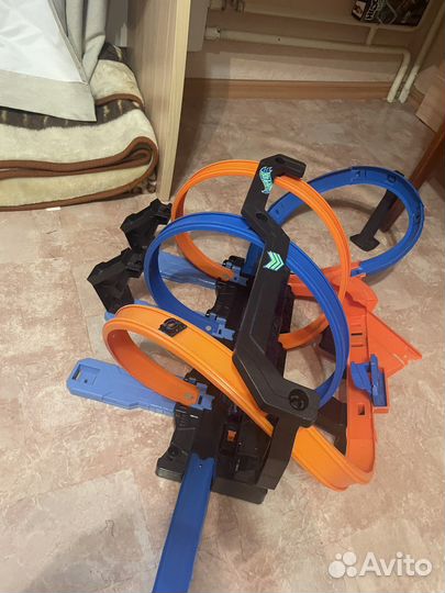 Трек Hot Wheels Винтовое столкновение