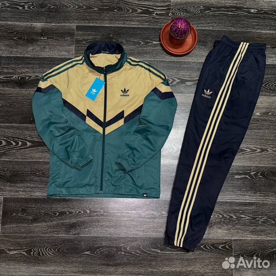 Спортивный костюм adidas