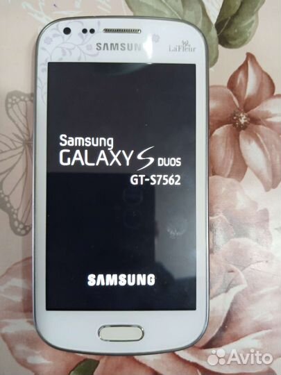 Смартфон Samsung Galaxy S Duos GT-S7562