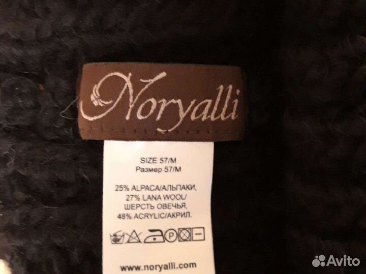 Две шапки женские