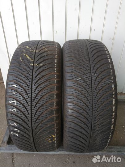 Goodyear Vector 4Seasons Gen-2 235/55 R17