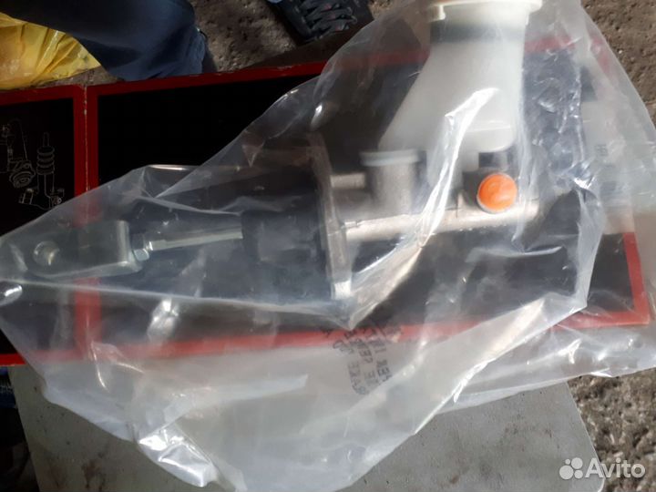 Главный цилиндр сцепления mitsubichi j2505035