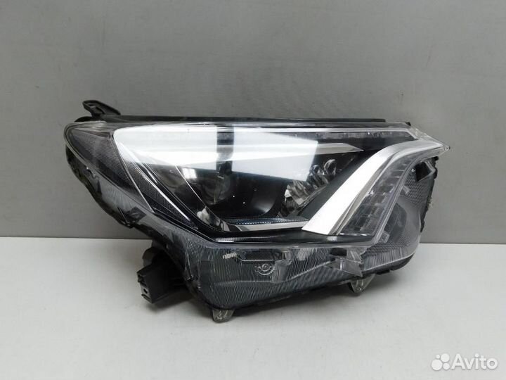 Фара правая Toyota RAV4