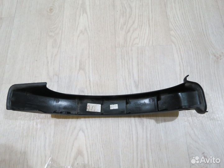 Накладка петли багажника левая Kia Quoris