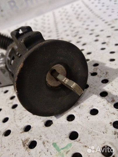 Замок зажигания Peugeot 107