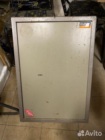 Сейф металлический