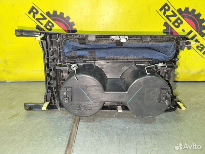 Подстаканник Toyota Corolla Е150 1.6