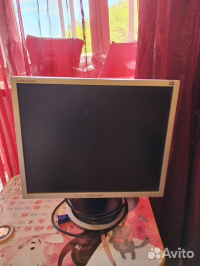 Монитор Samsung