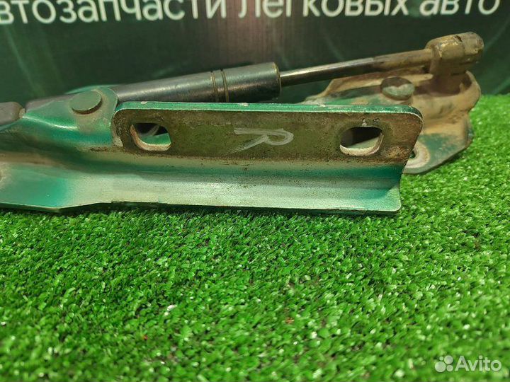 Петля капота правая Opel Vectra B хэтчбек II X18XE