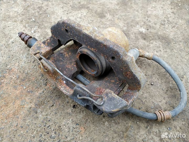 Суппорт тормозной передний Форд Фиеста / Фьюжен